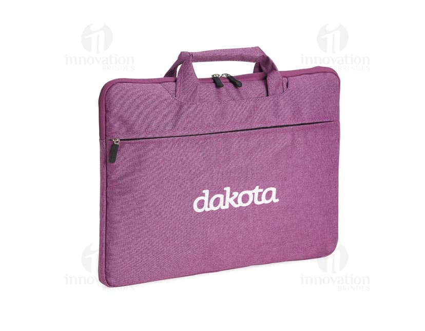 Bolsa para notebook 15,6" em couro preto, com alça transversal, zíper, bolsos e design moderno. Ideal para armazenar seus pertences com estilo e elegância enquanto viaja ou trabalha.