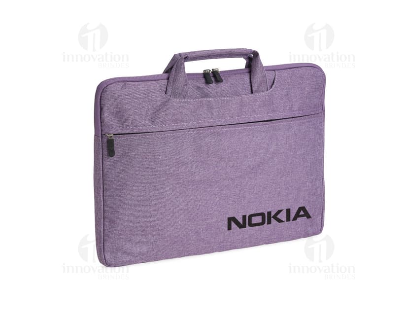 Bolsa para notebook 15,6" em couro preto, com alça transversal, zíper, bolsos e design moderno. Ideal para armazenar seus pertences com estilo e elegância enquanto viaja ou trabalha.