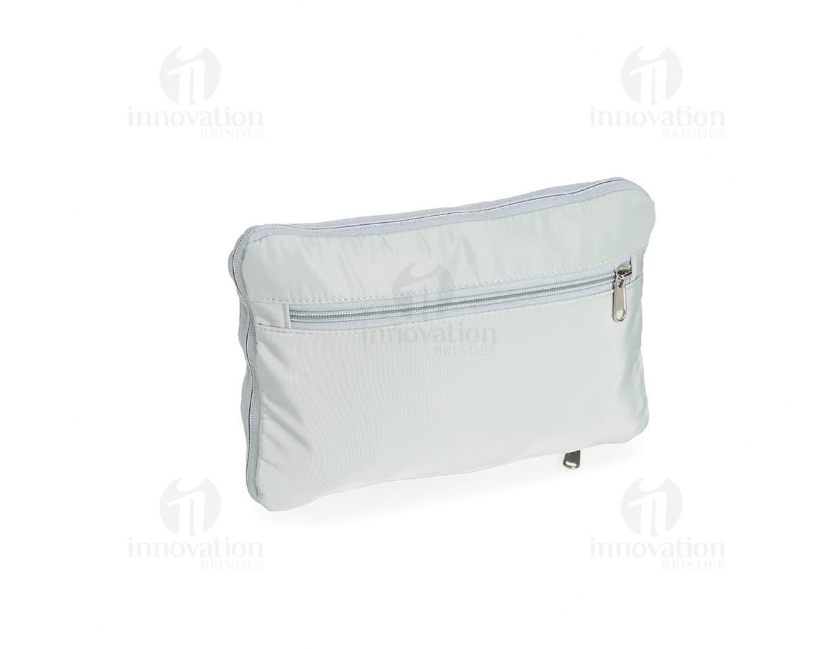 Bolsa Dobrável 35 litros em plástico moderno e elegante, com alça de mão e alças ajustáveis. Design prático e compacto, ideal para compras, viagens ou uso diário.