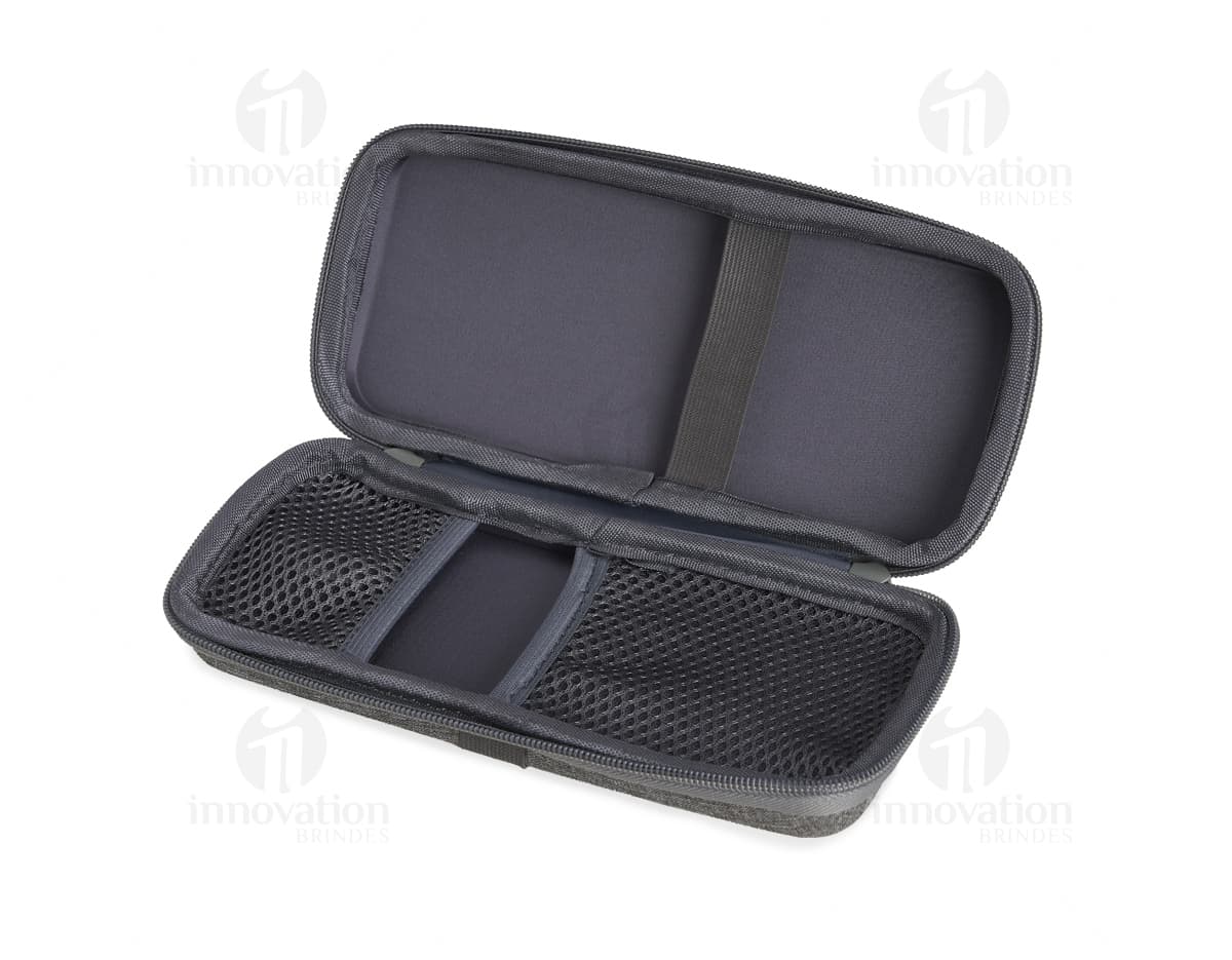 Estojo de metal marrom para armazenar dispositivos eletrônicos. Ideal para manter seus acessórios organizados e protegidos. Prático e elegante, é o complemento perfeito para o seu dia a dia. Garanta já o seu!