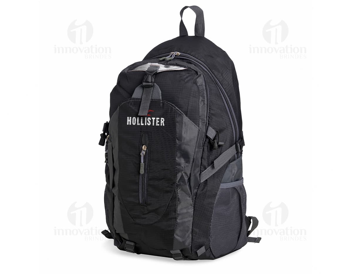 Mochila de Nylon 28L - Ideal para viagens e aventuras. Com design moderno e funcional, essa mochila oferece praticidade e estilo. Feita em nylon resistente, possui amplo espaço de armazenamento e alças confortáveis. Perfeita para quem busca praticidade e elegância em suas jornadas. Adquira já a sua!