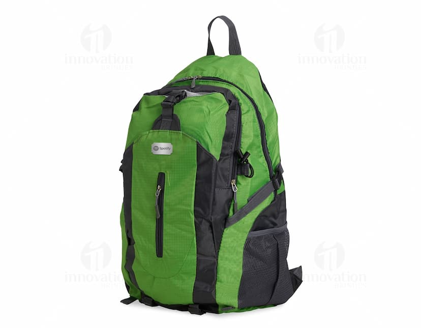 Mochila de nylon 28L ideal para viagens e aventuras. Acessório moderno e elegante, perfeito para armazenar seus pertences com estilo e praticidade. Com alças ajustáveis, zíper resistente e amplo espaço de armazenamento. Adquira já a sua em nossa loja online.