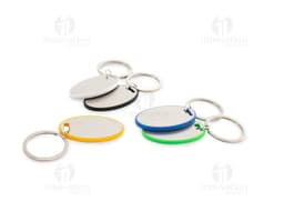 Chaveiro de metal prateado com design de bússola retrô. Perfeito para os amantes de viagens e aventuras. Adicione um toque de