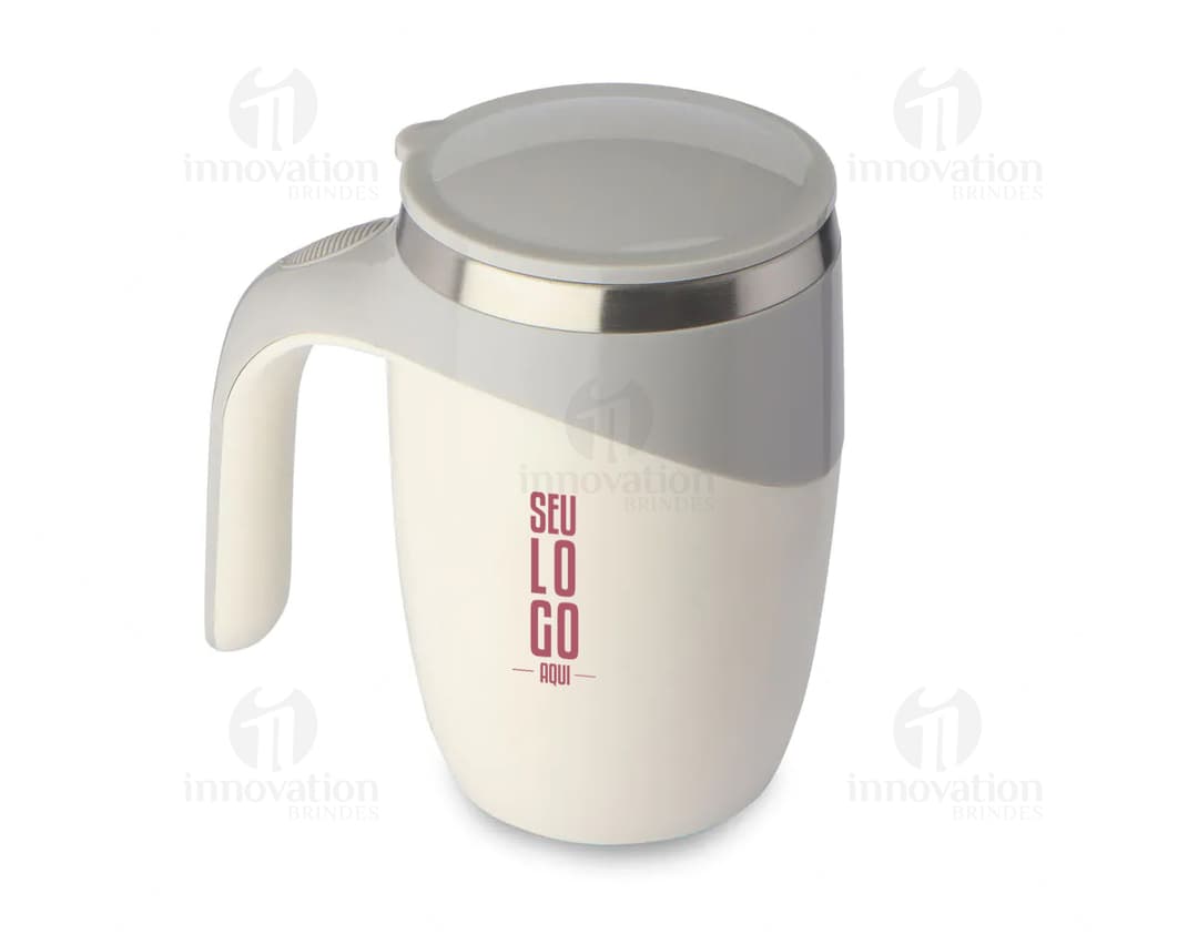 Caneca Mixer em plástico resistente, ideal para preparar suas bebidas favoritas. Com tampa e alça para facilitar o transporte, perfeita para café, leite ou sucos. Adquira já a sua!