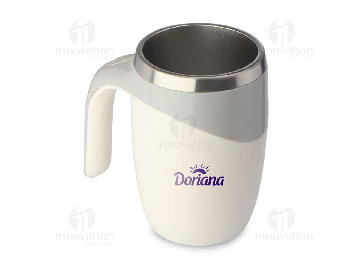 Caneca Mixer em alumínio com tampa e alça, perfeita para preparar e misturar suas bebidas favoritas. Ideal para café, leite, sucos e muito mais. Prática e fácil de limpar, a Caneca Mixer é um item indispensável na sua cozinha. Garanta a sua agora mesmo!