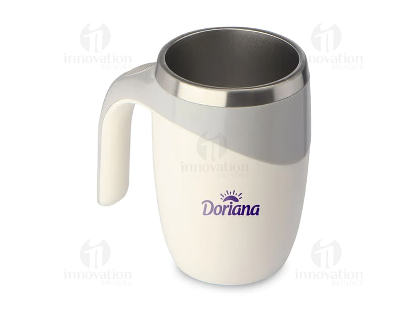 Caneca Mixer em alumínio com tampa e alça, perfeita para preparar e misturar suas bebidas favoritas. Ideal para café, leite, sucos e muito mais. Prática e fácil de limpar, a Caneca Mixer é um item indispensável na sua cozinha. Garanta a sua agora mesmo!