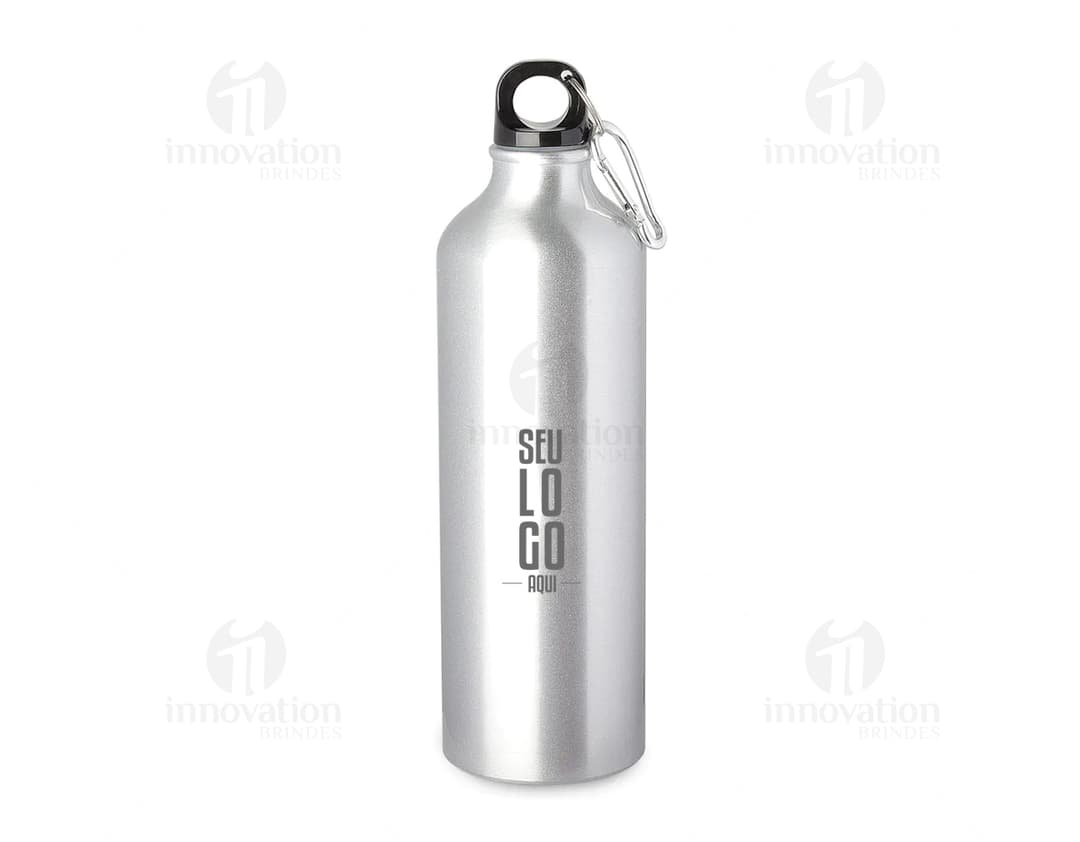 Produto Squeeze Metal 750ml em metal prateado, objeto transparente, limpo e vazio, utilizado para armazenar líquidos como