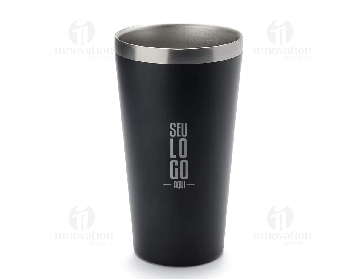 Copo térmico em inox com capacidade de 500ml e parede dupla, ideal para manter a temperatura de bebidas quentes ou frias por mais tempo. O produto é resistente e possui design elegante em prata, perfeito para uso doméstico ou em viagens.