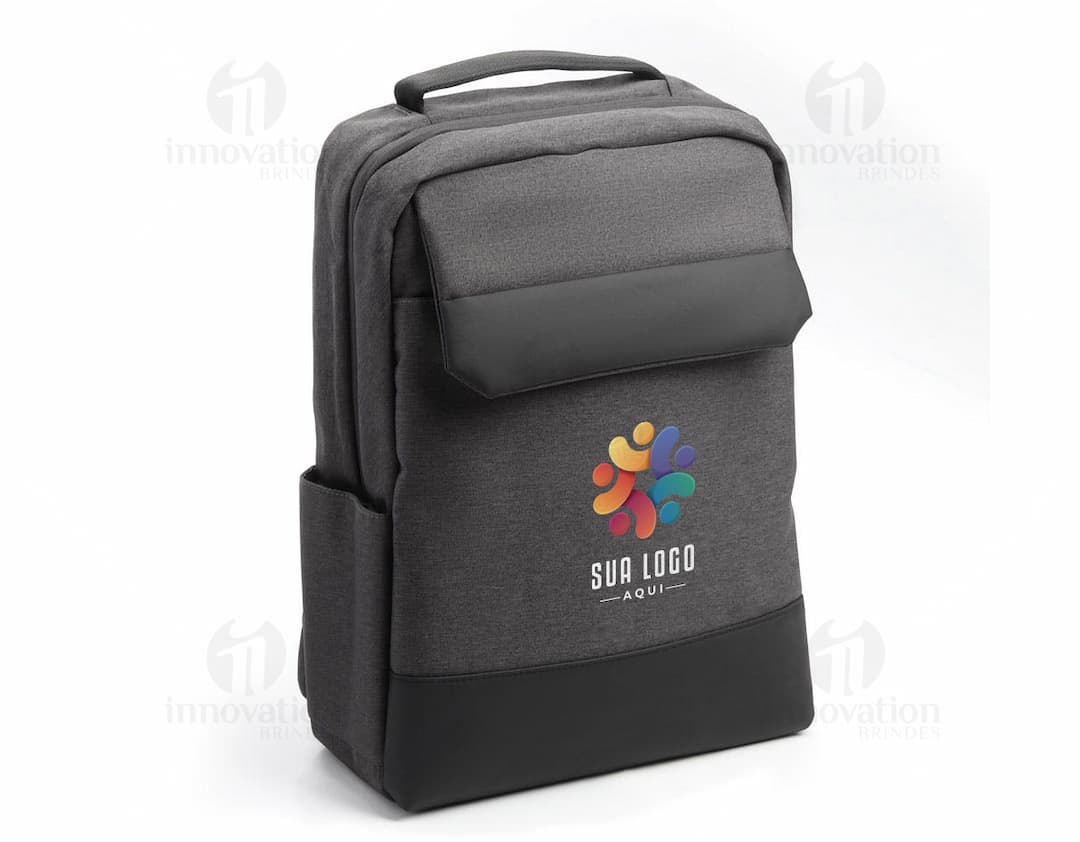 Mochila preta de poliéster para notebook de 15 polegadas, com alças de couro, fecho com zíper, bolsos e espaço para armazenar equipamentos de negócios.