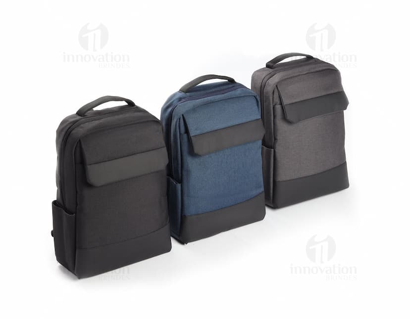 Mochila preta de poliéster para notebook de 15 polegadas, com alças de couro, fecho com zíper, bolsos e espaço para armazenar equipamentos de negócios.