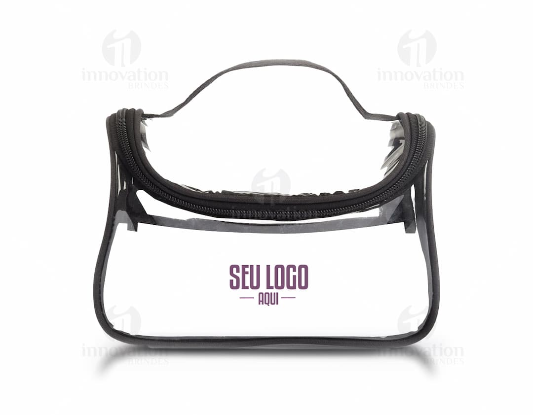Nécessaire preta de design moderno para carregar seus itens com estilo e praticidade. Perfeita para te acompanhar com elegância em todos os momentos do dia. Aproveite a versatilidade desse acessório fashion.