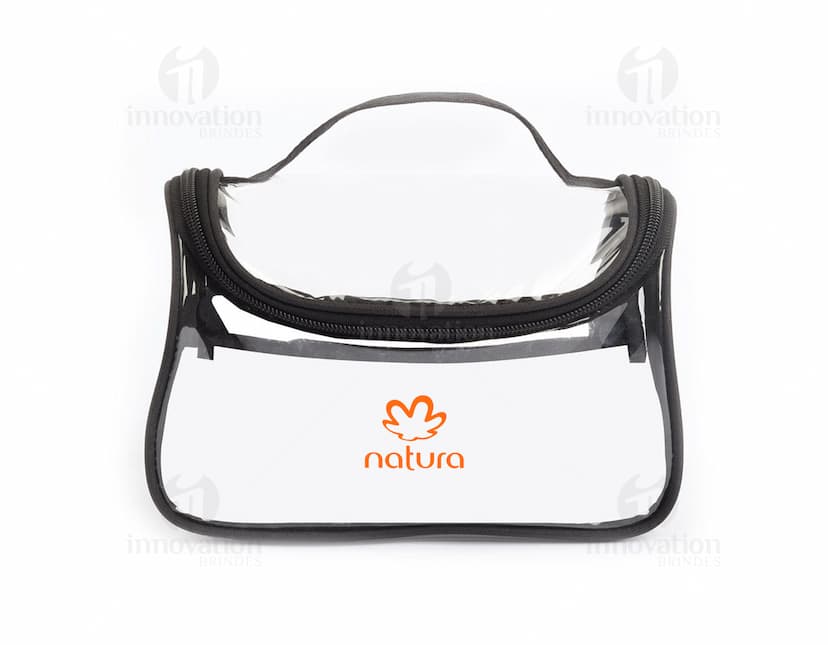 Nécessaire preto com design moderno e elegante. Ideal para organizar seus itens de forma prática e estilosa. Perfeito para quem busca qualidade e estilo. Apresenta um visual fashion e detalhes em dourado, trazendo um toque de sofisticação. Tenha tudo à mão com essa nécessaire de alta qualidade. Compre já!
