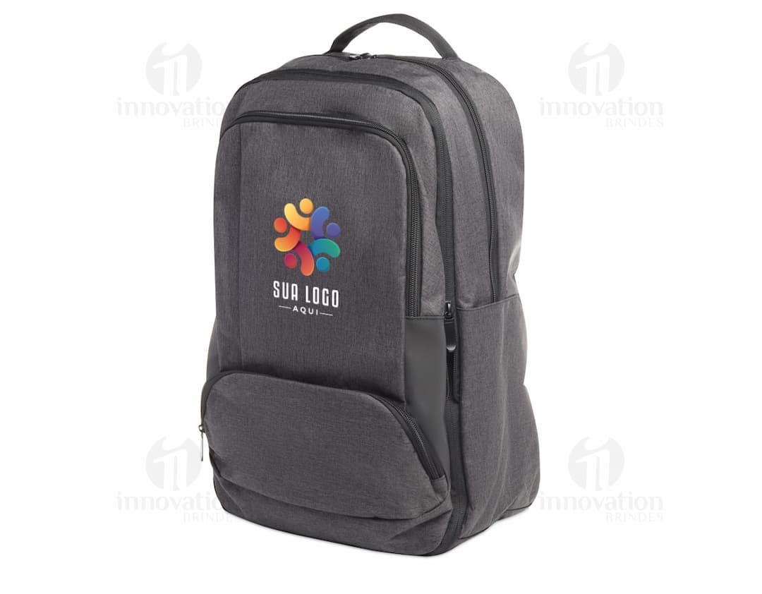 Mochila para notebook em couro preto - ideal para viagens e negócios. Moderna e elegante, possui compartimentos espaçosos e alças confortáveis. Garanta já a sua!