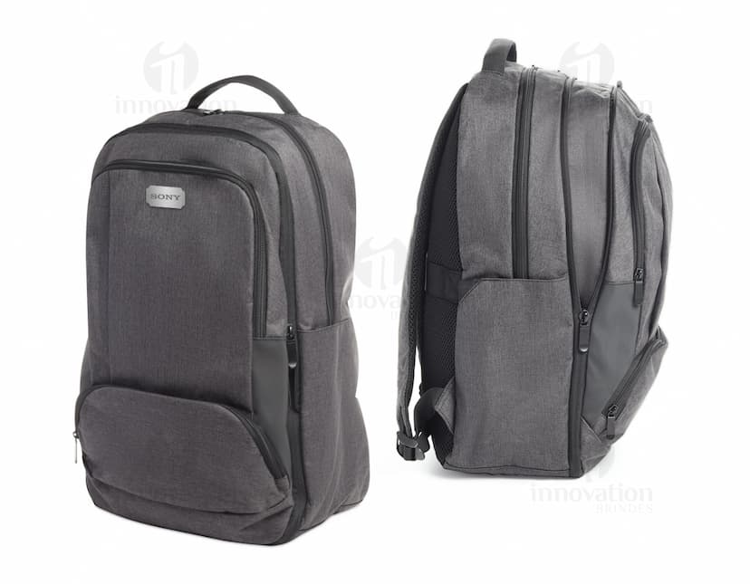 Mochila para Notebook em Couro Preto - Prática e Estilosa. Ideal para viagens de negócios ou lazer, possui compartimentos espaçosos e material de alta qualidade. Adquira a sua agora!