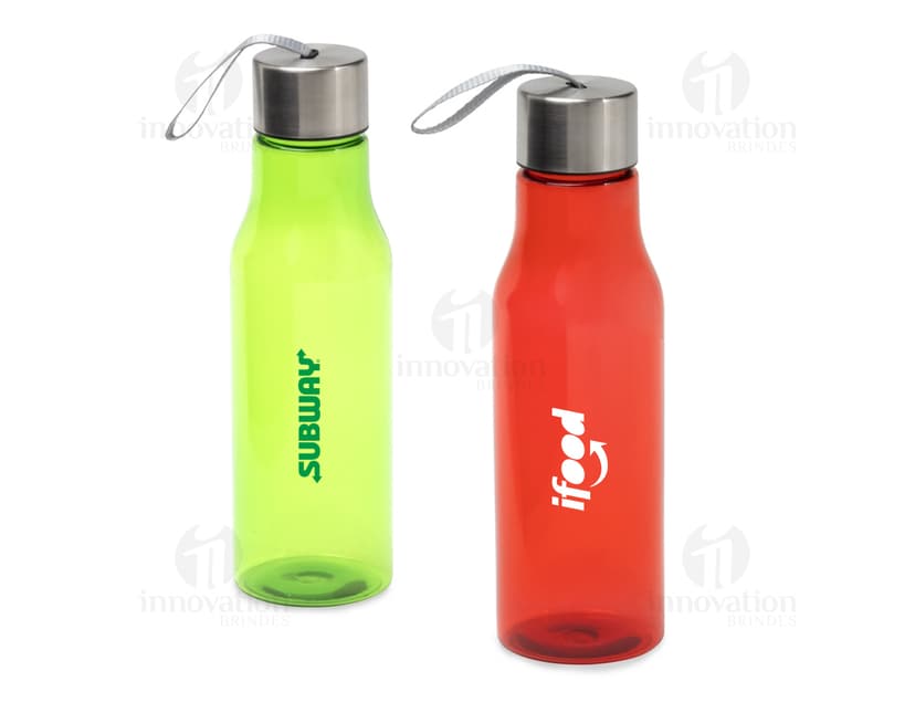 Garrafa plástica transparente de 600ml com tampa de rosca. A garrafa contém água potável e está limpa e fresca. Ideal para garantir hidratação e saúde, sendo um objeto de cuidado pessoal. A imagem reflete a necessidade de se manter uma vida saudável e hidratada.