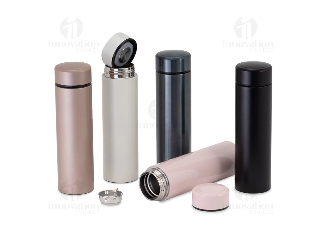 Garrafa térmica de 500ml: mantenha sua bebida preferida sempre na temperatura ideal. Perfeita para usar em casa, no trabalho ou em passeios ao ar livre. Leve, prática e durável, essa garrafa é o acessório perfeito para manter você hidratado durante o dia. Adquira já a sua!