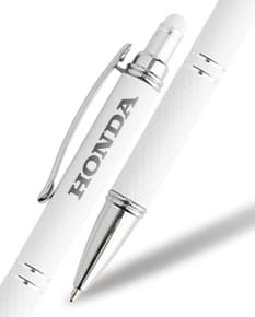 Caneta Touch com acabamento emborrachado em metal prateado, design moderno e elegante. Ideal para escrita e desenho, possui ponta afiada e função touch para utilização em dispositivos digitais.