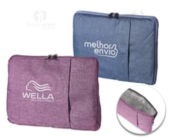 Contenedor de cuero marrón elegante y moderno, con cierre de botón, ideal para almacenar y transportar tablet de 12,4