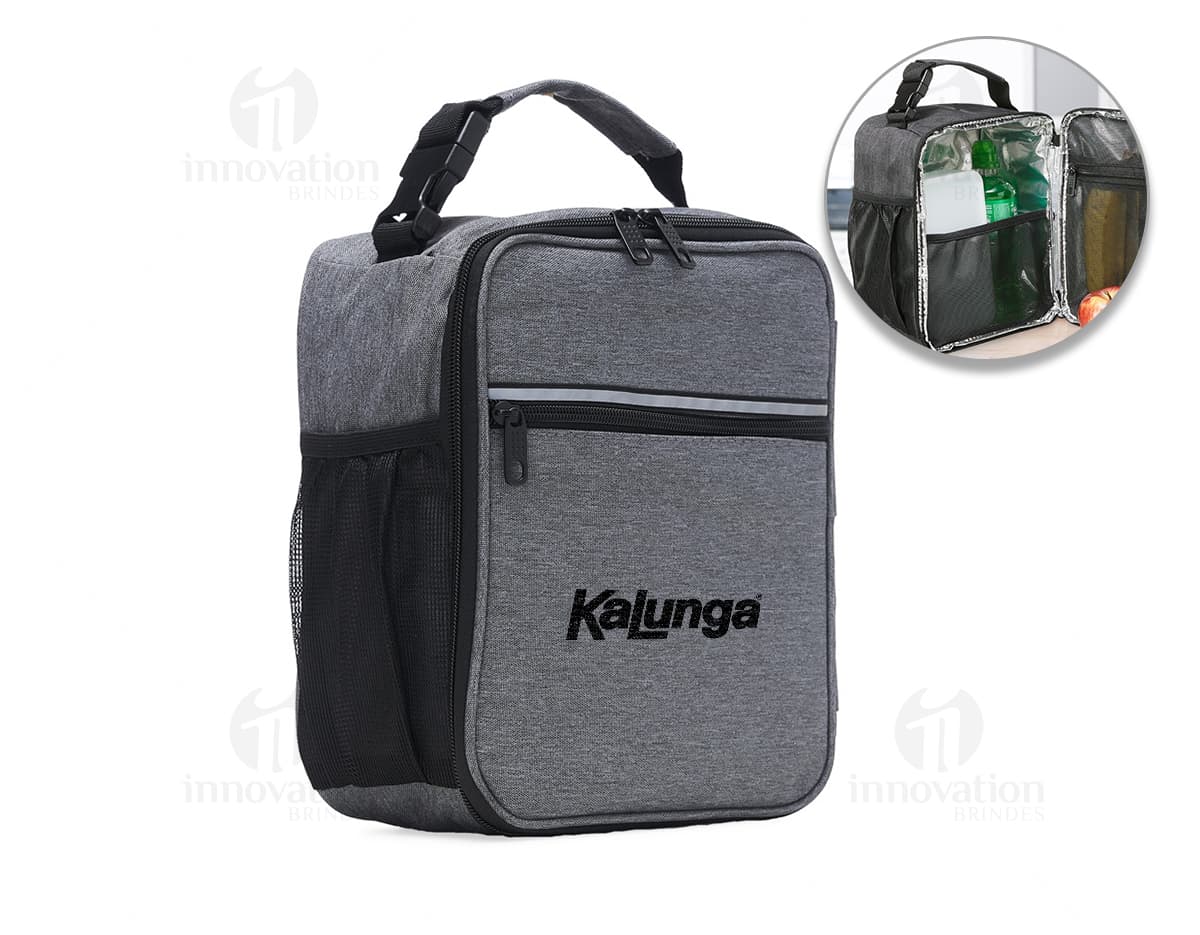 Bolsa térmica de 6 litros, perfeita para manter seus alimentos e bebidas frescos por mais tempo. Ideal para viagens, passeios e eventos ao ar livre. Adquira já a sua e tenha sempre praticidade e eficiência ao seu lado. Aproveite!