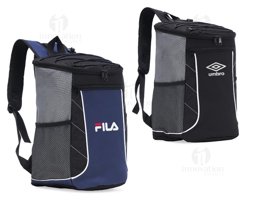 Mochila térmica de 18 litros em couro preto e metal prateado, com alça de transporte, fecho de fita e design moderno e elegante. Ideal para viagens, negócios e celebrações, esta bolsa térmica é o presente perfeito para um aniversário ou ocasião especial.