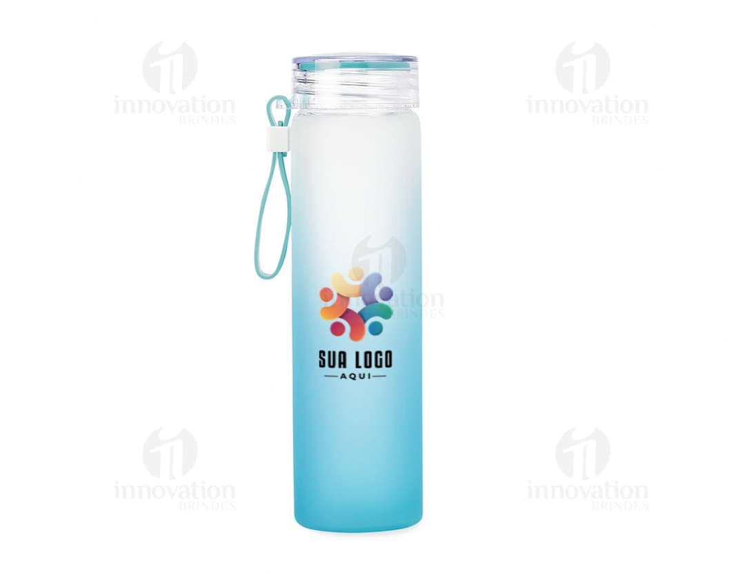 Garrafa de Vidro 470ml transparente com tampa de metal prateada, em fundo branco.