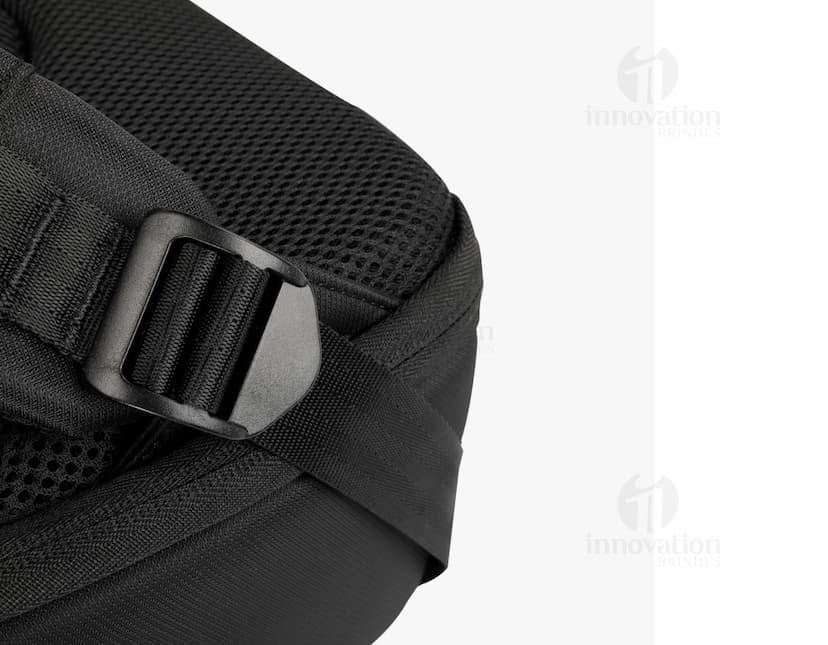 Imagem de uma mochila premium para viagens, com diversos compartimentos e design elegante. Ideal para armazenar dispositivos eletrônicos, como laptop, tablet e smartphone, de forma segura e organizada durante viagens de negócios ou lazer.
