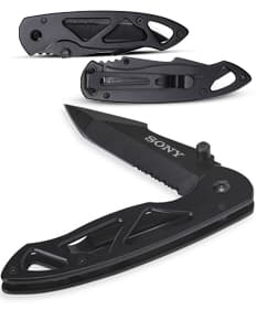 Canivete Metálico em metal prateado e preto, estilo moderno e design compacto. Ideal para uso em escritório, casa ou indústria. Inclui botões, cabo, lâmina afiada e ponteira. Produto de alta qualidade e durabilidade.