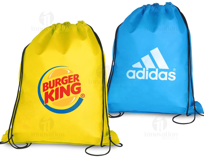 Bolsa TNT gramatura 80g em amarelo, vazio e com alça.