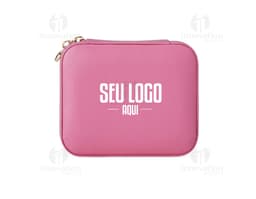 Porta joyas con revestimiento aterciopelado en una caja de metal negra, con diseño moderno e íconos que representan conexión