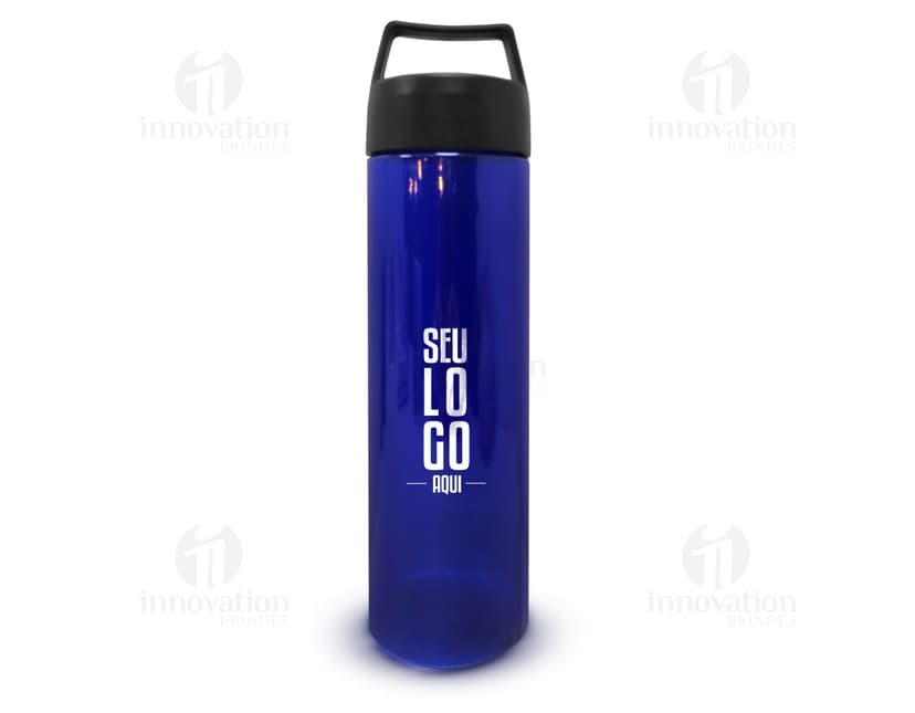 Garrafa plástica de 700ml, ideal para levar sua bebida favorita para onde quiser. Leve, resistente e prática. Perfeita para manter-se hidratado durante o dia. Adquira já a sua!