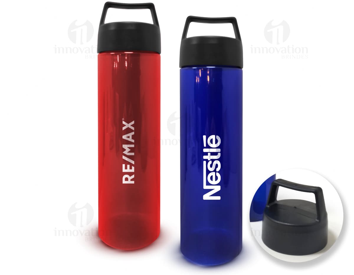 Garrafa plástica 700ml: pratique e durável para suas atividades diárias! Ideal para manter-se hidratado durante os treinos, passeios e momentos de lazer. Garanta a sua agora!
