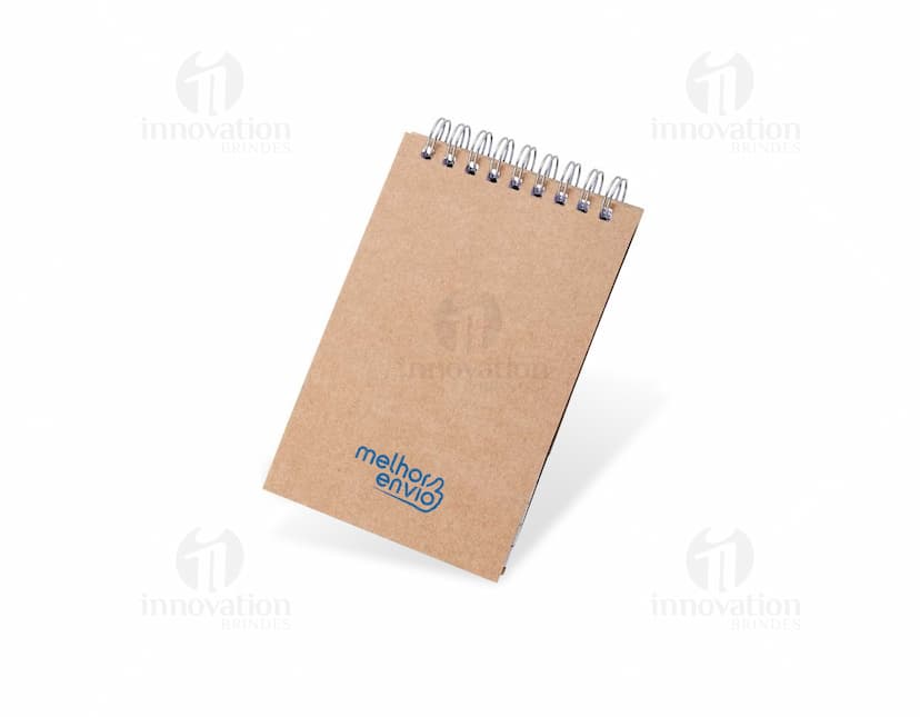 Bloco de anotações ecológico em papel kraft, estilo post-it, em branco, para anotações e recados. Ideal para uso em escritório, contendo envelopes de papel reciclado e cartonagem marrom. O bloco vem com notas adesivas em diversas cores, com memo amarelo e rosa. Fácil de transportar e usar, perfeito para escrever recados, memos e lembretes.