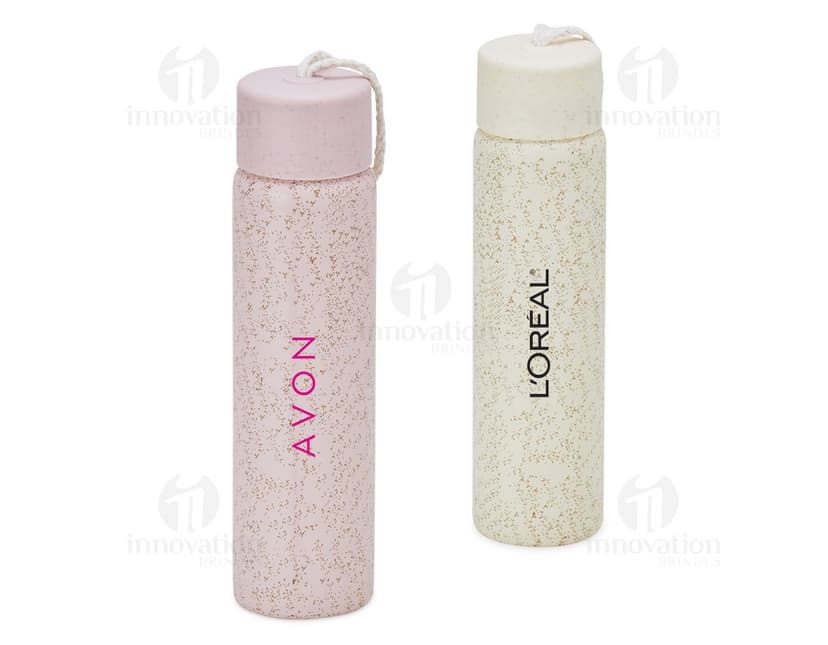 Garrafa de Vidro 330ml marrom com rótulo amarelo, objeto vazio e limpo, design texturizado e colorido.