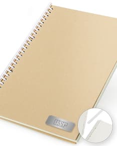 Caderno B5 Kraft 26x19, ideal para organizar suas anotações no escritório ou em casa. Feito com papel reciclado de alta qualidade, possui capa resistente e design elegante. Perfeito para lembretes, memorandos e listas de tarefas. Compre já o seu!