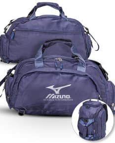 Bolsa esportiva de 25 litros, ideal para suas aventuras! Fabricada em couro sintético de alta qualidade, possui alças resistentes e fecho em zíper. Perfeita para armazenar seus pertences com segurança e estilo. Moderna, elegante e espaçosa, essa bolsa é perfeita para viagens, academia e atividades esportivas. Garanta já a sua!