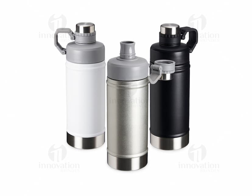 Garrafa térmica inox de 500ml, equipamento de metal brilhante, vazio e saudável, com tampa e reflexão, ideal para bebidas quentes ou frias.