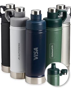 Garrafa térmica 700ml em metal prateado, moderna e profissional. Apresenta design retro e clássico, com tampa de aperto e visor de exibição. Ideal para manter líquidos quentes ou frios por longos períodos.