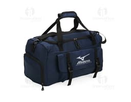 Bolsa esportiva de 39 litros em couro preto, com alça, zíper, elegante e moderna, ideal para viagens e esportes.