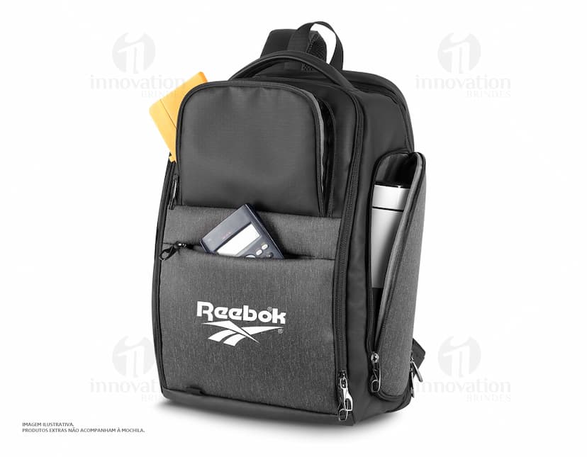 Mochila Premium para notebook com USB, possui fecho de metal, bolso em jeans, detalhes em couro, design vintage e botão de pressionar.