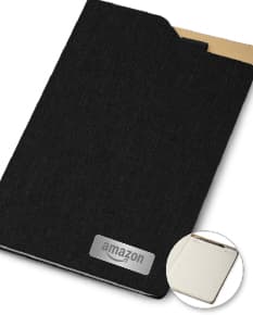 Caderno de anotações em 3D com suporte para caneta, páginas em branco, vazio, espaço para escrever mensagens e informações. Capa amarela listrada, design clean e organizado, ideal para uso no escritório, escola ou em casa.
