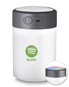 Umidificador de ar c/ difusor USB em embalagem de plástico transparente, com tampa colorida em metal. Objeto de metal em formato de garrafa contendo líquido para uso em aromaterapia.