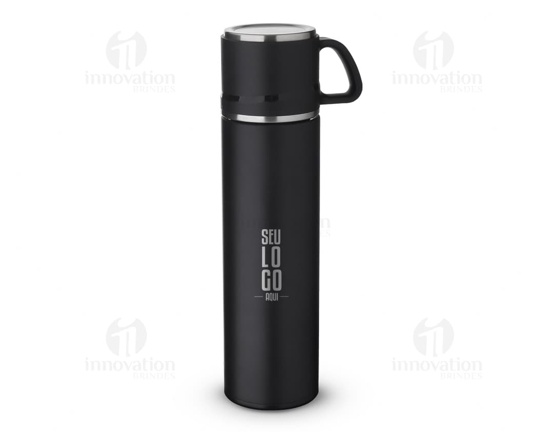 Garrafa térmica de metal prateado, com design elegante e tampa preta. Perfeita para manter líquidos quentes ou frios por mais