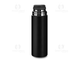 Kit garrafa e copo contendo líquidos e produtos de higiene e cuidados pessoais, como loção, desodorante, perfume, álcool