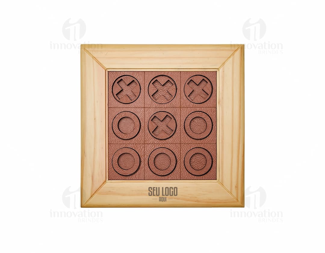 Jogo da Velha Premium em dispositivo eletrônico antigo, com botões de controle, painel digital e mecanismo de jogo. Cores predominantes: preto, marrom e metal.