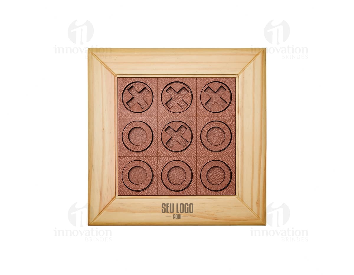 Jogo da Velha Premium em dispositivo eletrônico antigo, com botões de controle, painel digital e mecanismo de jogo. Cores predominantes: preto, marrom e metal.