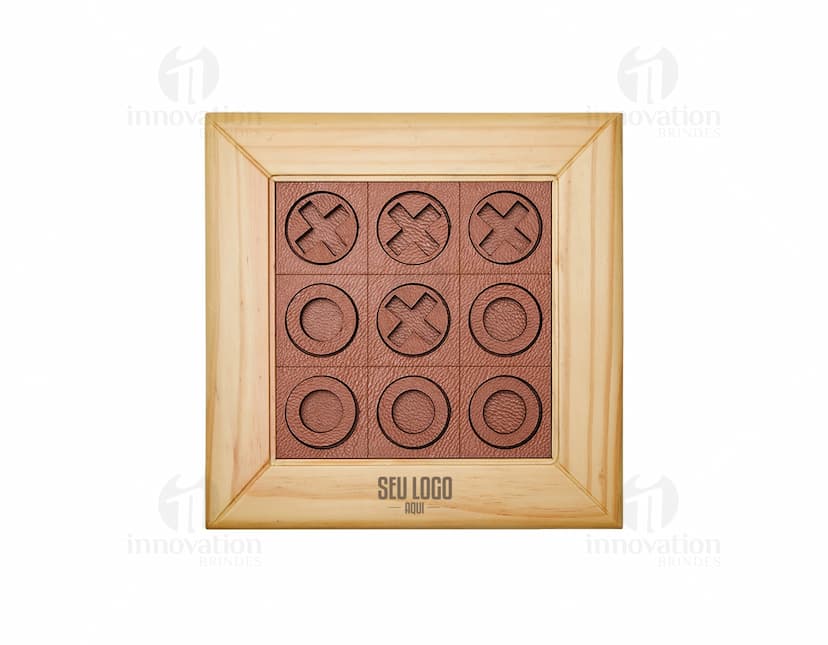 Jogo da Velha Premium em dispositivo eletrônico antigo, com botões de controle, painel digital e mecanismo de jogo. Cores predominantes: preto, marrom e metal.