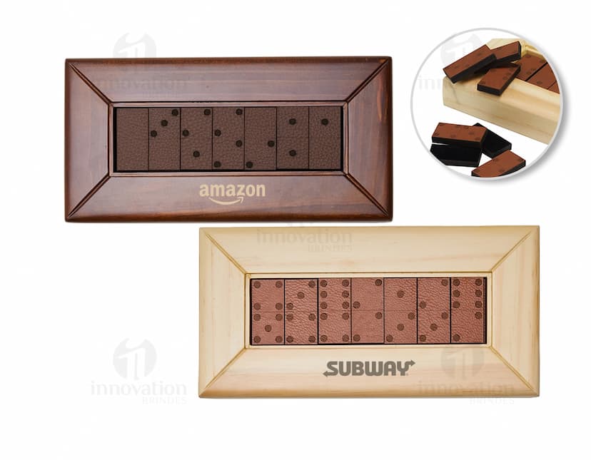 Foto de um Jogo de Dominó Premium em um fundo preto. O jogo é colorido e possui um design elegante, com peças em forma de chip eletrônico. As peças estão organizadas em um padrão vistoso, destacando-se as diferentes cores e números. É um item de entretenimento em formato de dominó, perfeito para momentos de diversão e relaxamento.