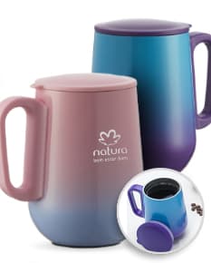 Caneca bicolor de parede dupla com capacidade para 250ml.