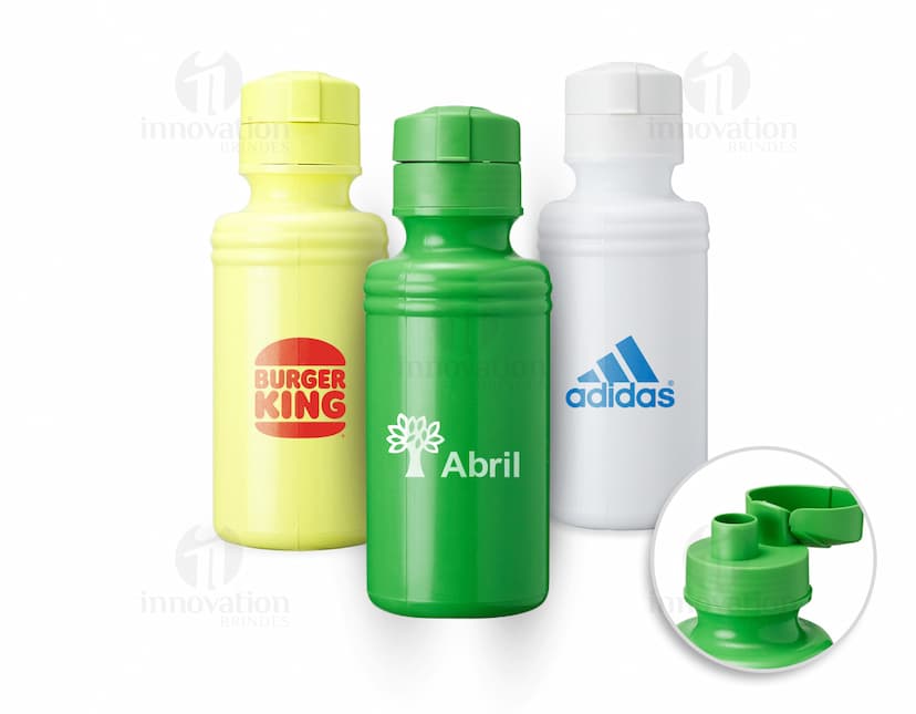 Squeeze Plástico 550ml - Mantenha-se sempre hidratado com este resistente squeeze de 550ml. Ideal para levar para o trabalho, academia ou passeios ao ar livre. Prático, leve e com tampa de rosquear para evitar vazamentos. Adquira já o seu!