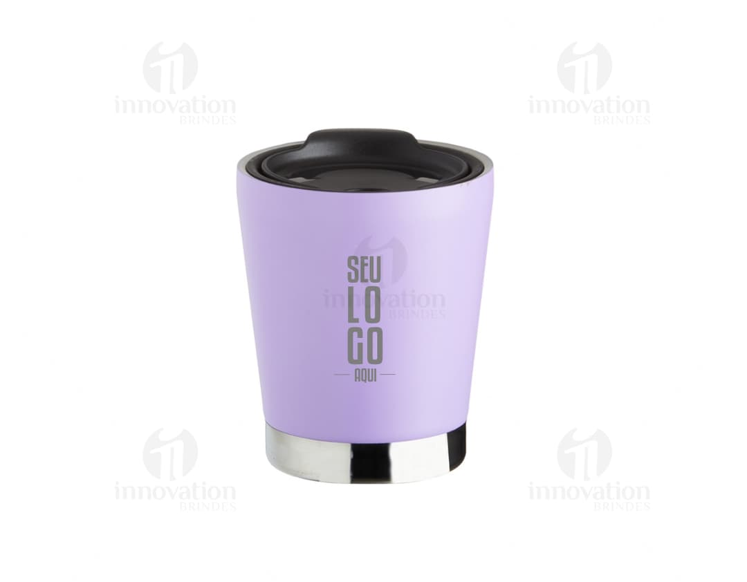 Vaso de paredes dobles de 300ml hecho de acero inoxidable, de color plateado y brillante. El vaso está limpio y vacío, con un